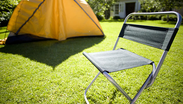 Cara Mudah Berkemah Seru di Halaman Rumah